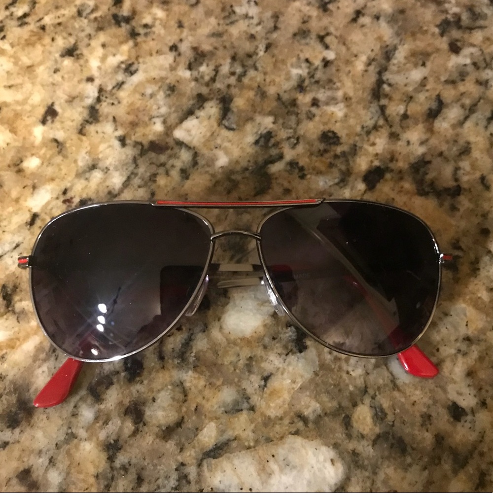 Free aviator sunglasses with $20 purchase